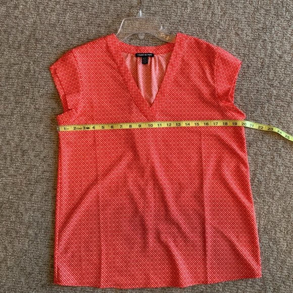 NWOT HILARY RADLEY Red Geometric Print Blouse Cap Sleeve V-Neck - Size Medium - Picture 7 of 8